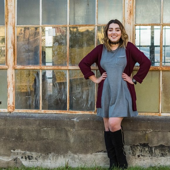 Meet your Posher, Ceta - Picture 1 of 2